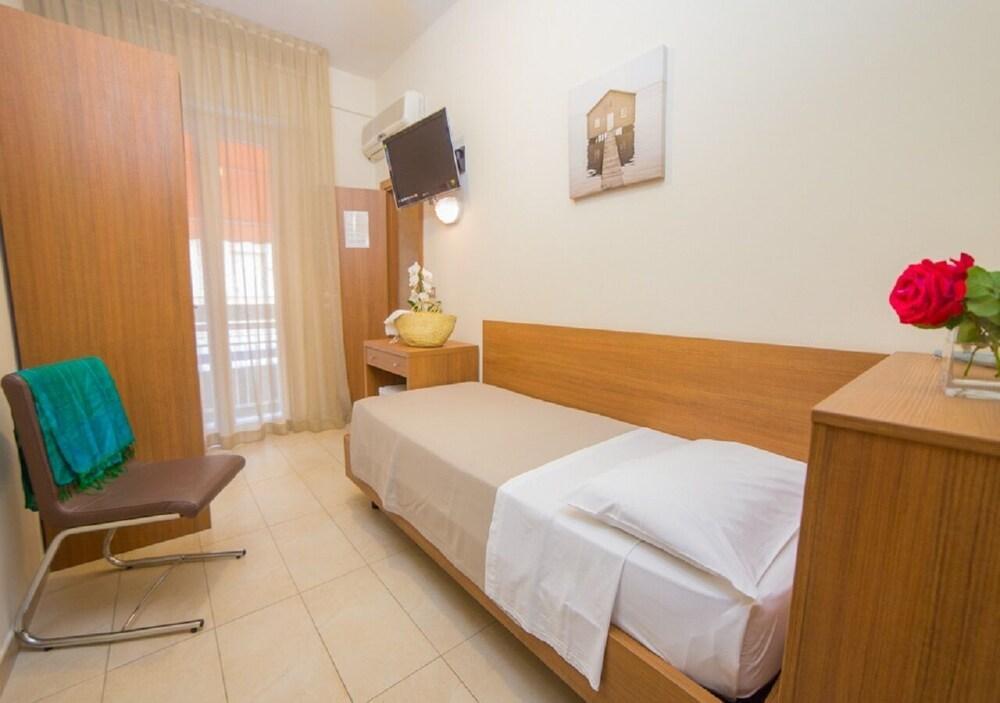 Mediterraneo Hotel & Suites กัตตอลิกา ภายนอก รูปภาพ