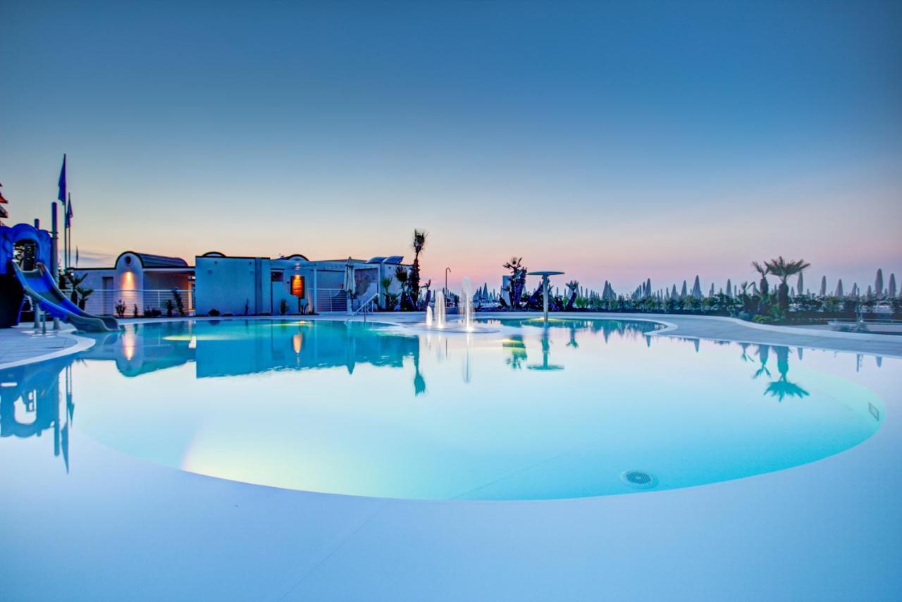 Mediterraneo Hotel & Suites กัตตอลิกา ภายนอก รูปภาพ