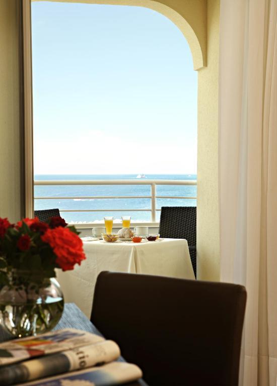 Mediterraneo Hotel & Suites กัตตอลิกา ภายนอก รูปภาพ