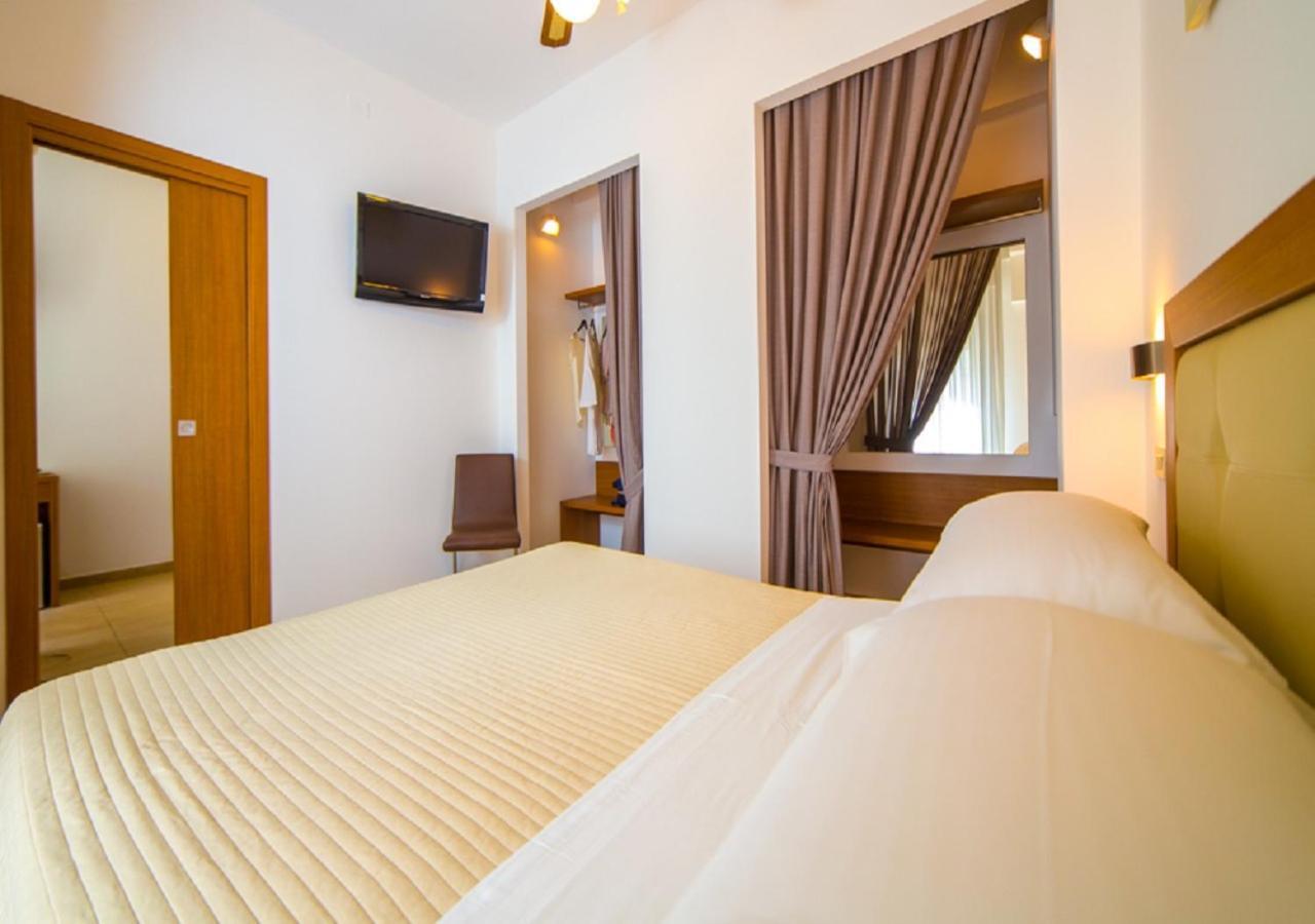 Mediterraneo Hotel & Suites กัตตอลิกา ภายนอก รูปภาพ