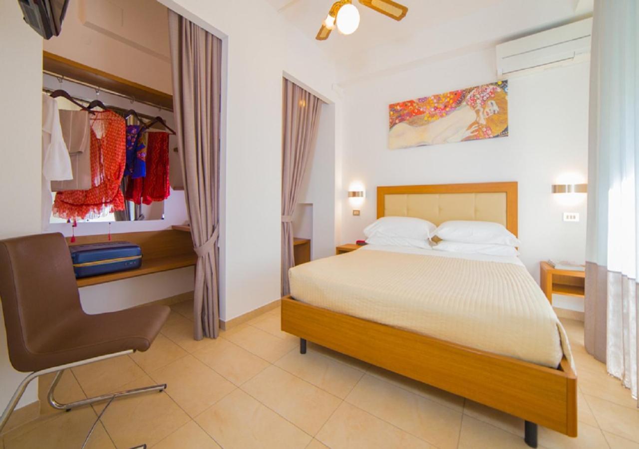 Mediterraneo Hotel & Suites กัตตอลิกา ภายนอก รูปภาพ