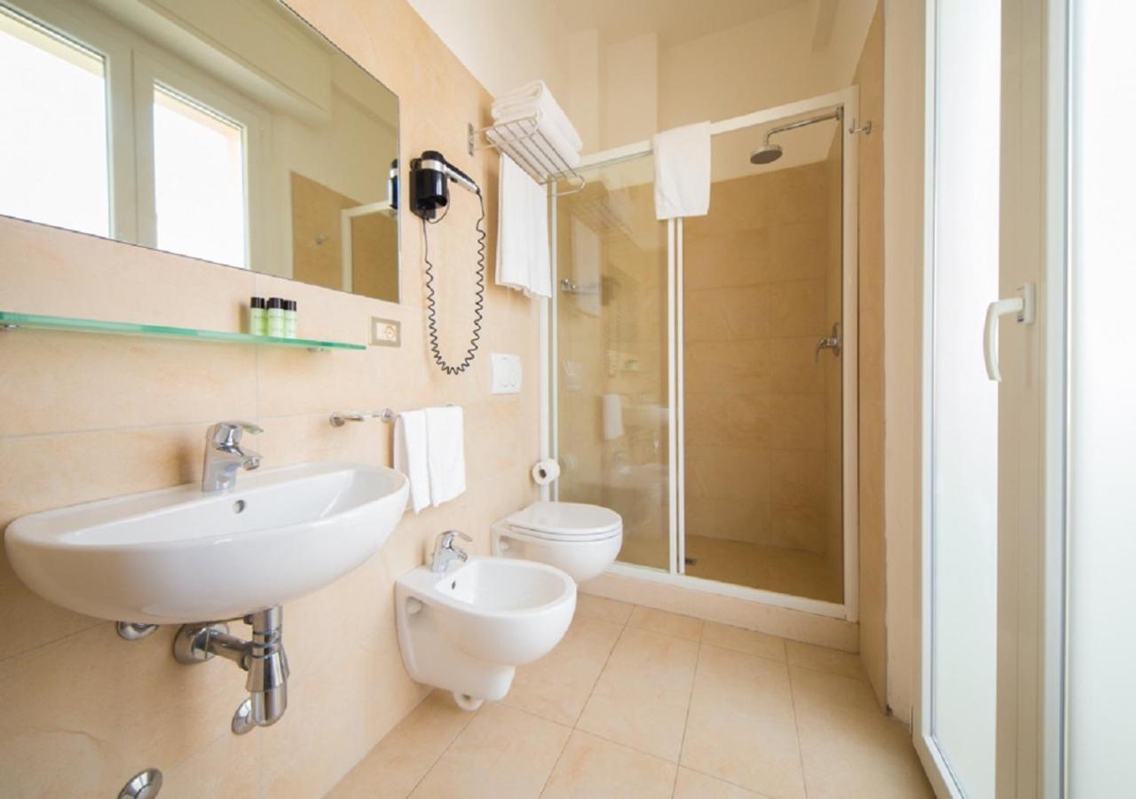 Mediterraneo Hotel & Suites กัตตอลิกา ภายนอก รูปภาพ