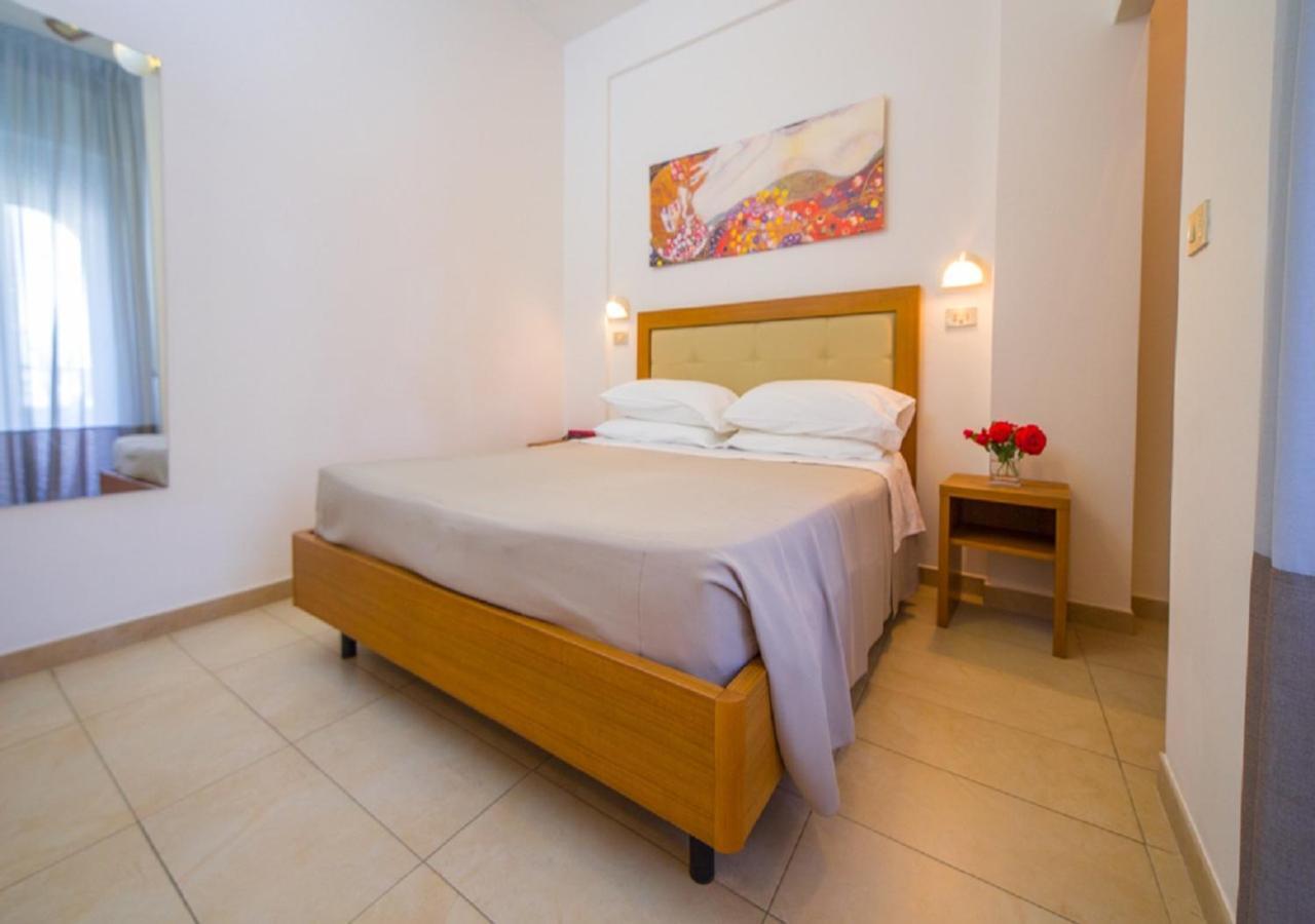 Mediterraneo Hotel & Suites กัตตอลิกา ภายนอก รูปภาพ