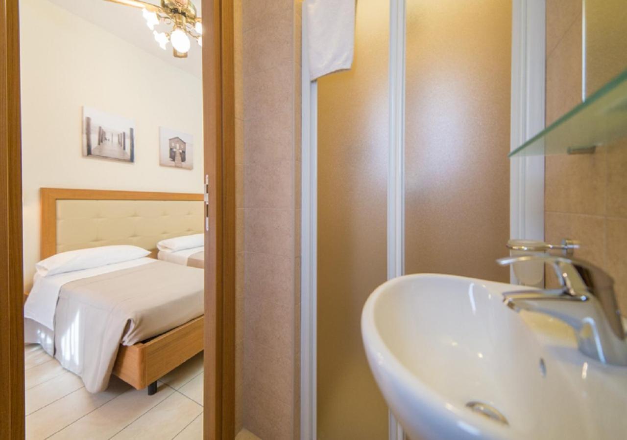 Mediterraneo Hotel & Suites กัตตอลิกา ภายนอก รูปภาพ