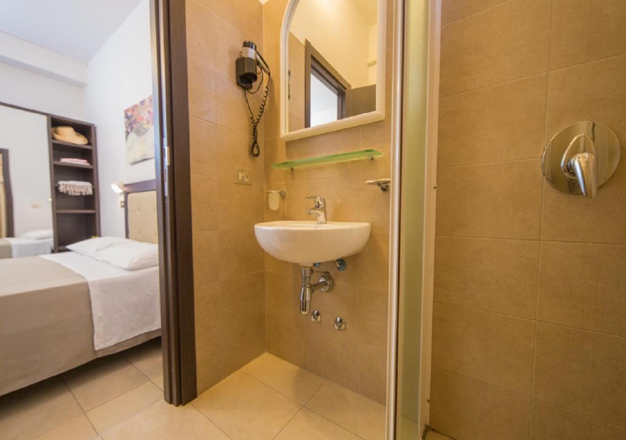 Mediterraneo Hotel & Suites กัตตอลิกา ภายนอก รูปภาพ