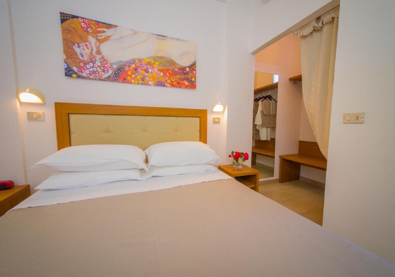 Mediterraneo Hotel & Suites กัตตอลิกา ภายนอก รูปภาพ